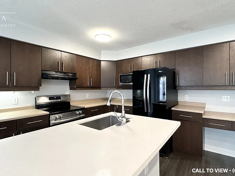 1290 Savannah Dr — Photo 2