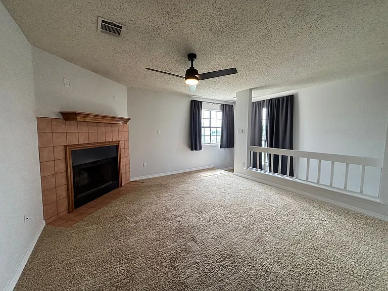 12 Meadow Creek Dr — Photo 4