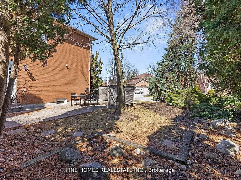 109 Angelina Ave — Photo 24