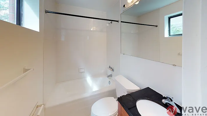 Rented by Wave Real Estate Group | media 17