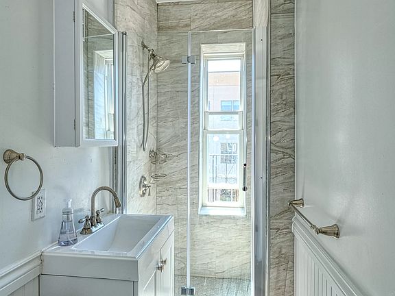 5th image of 407 Keap St APT 23