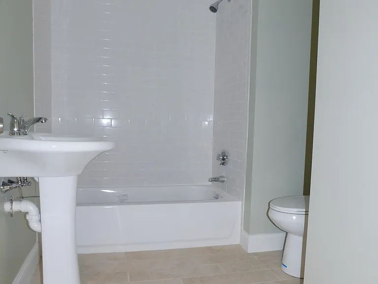 10 Roxbury St #2L — Photo 15