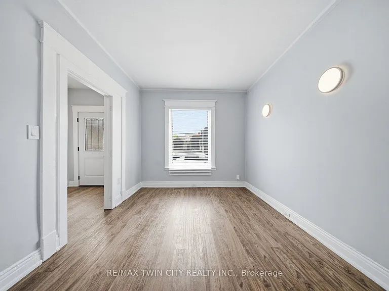 76 N Grey St E — Photo 22