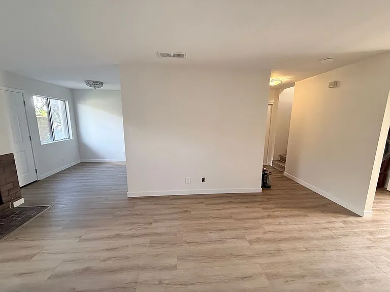 14700 Berendo Ave #2 — Photo 6