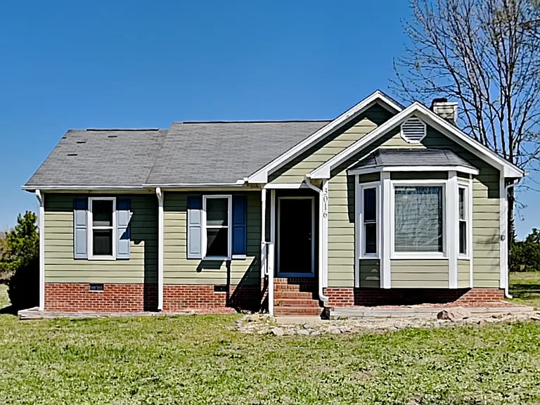 3016 Lindsay Dr — Photo 1
