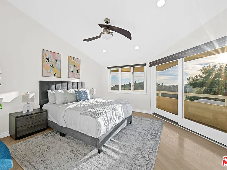 1121 Roberto Ln — Photo 17