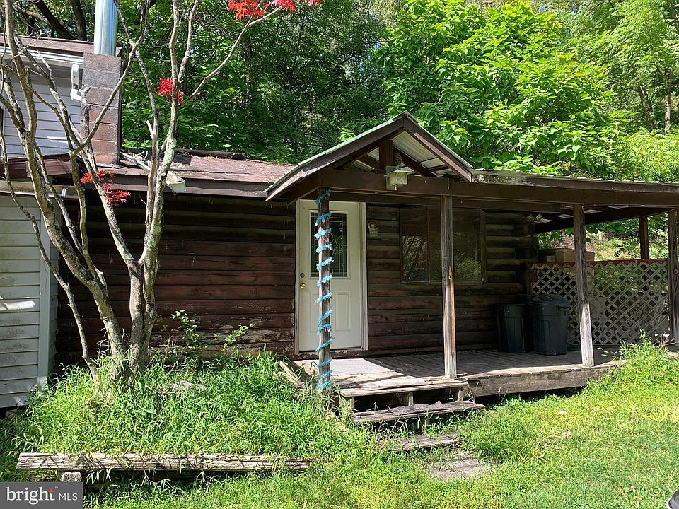 1st image of 20 Whippoorwill Ln