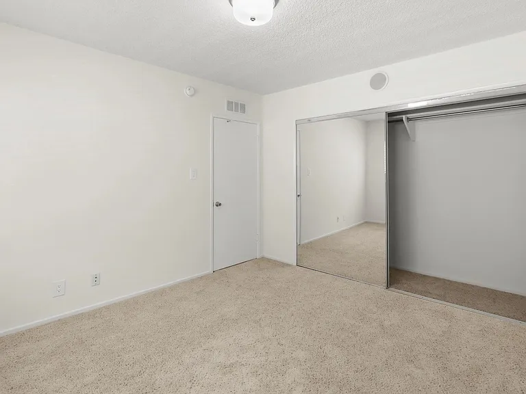 1226 McClellan Dr #5 — Photo 16