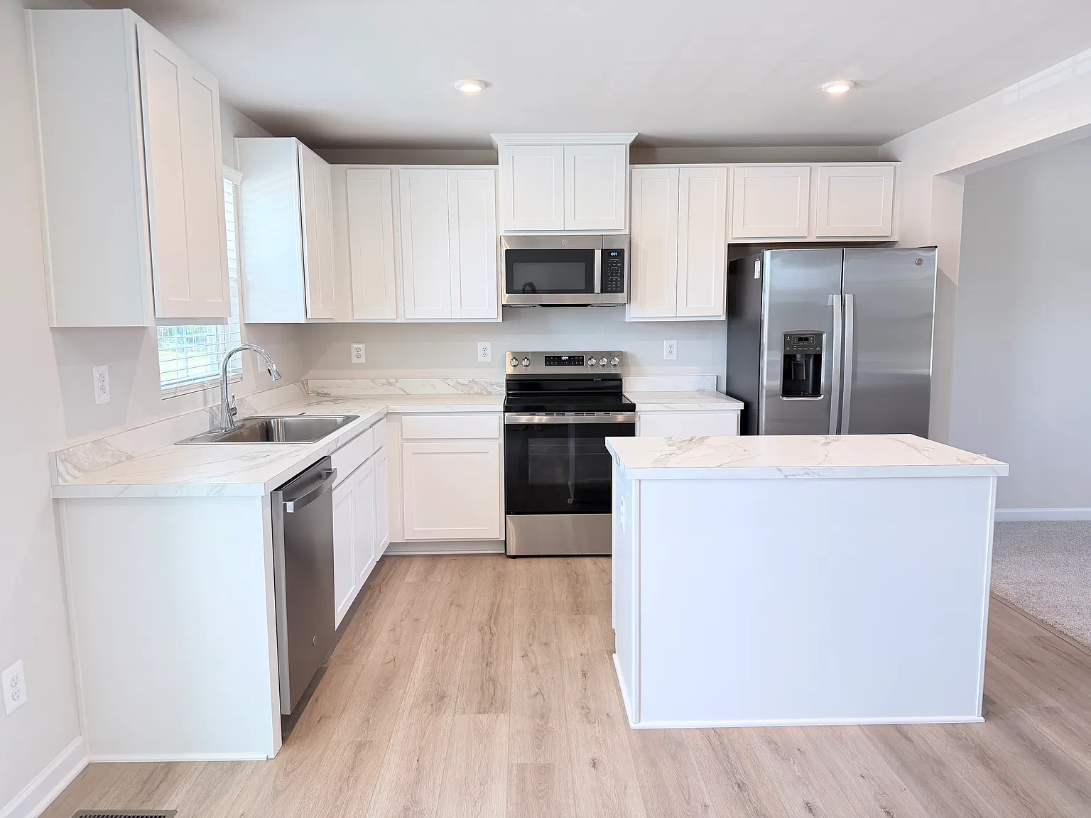 3 bed, 2.5 bath, 1830 sqft, $1,950 — Photo 3