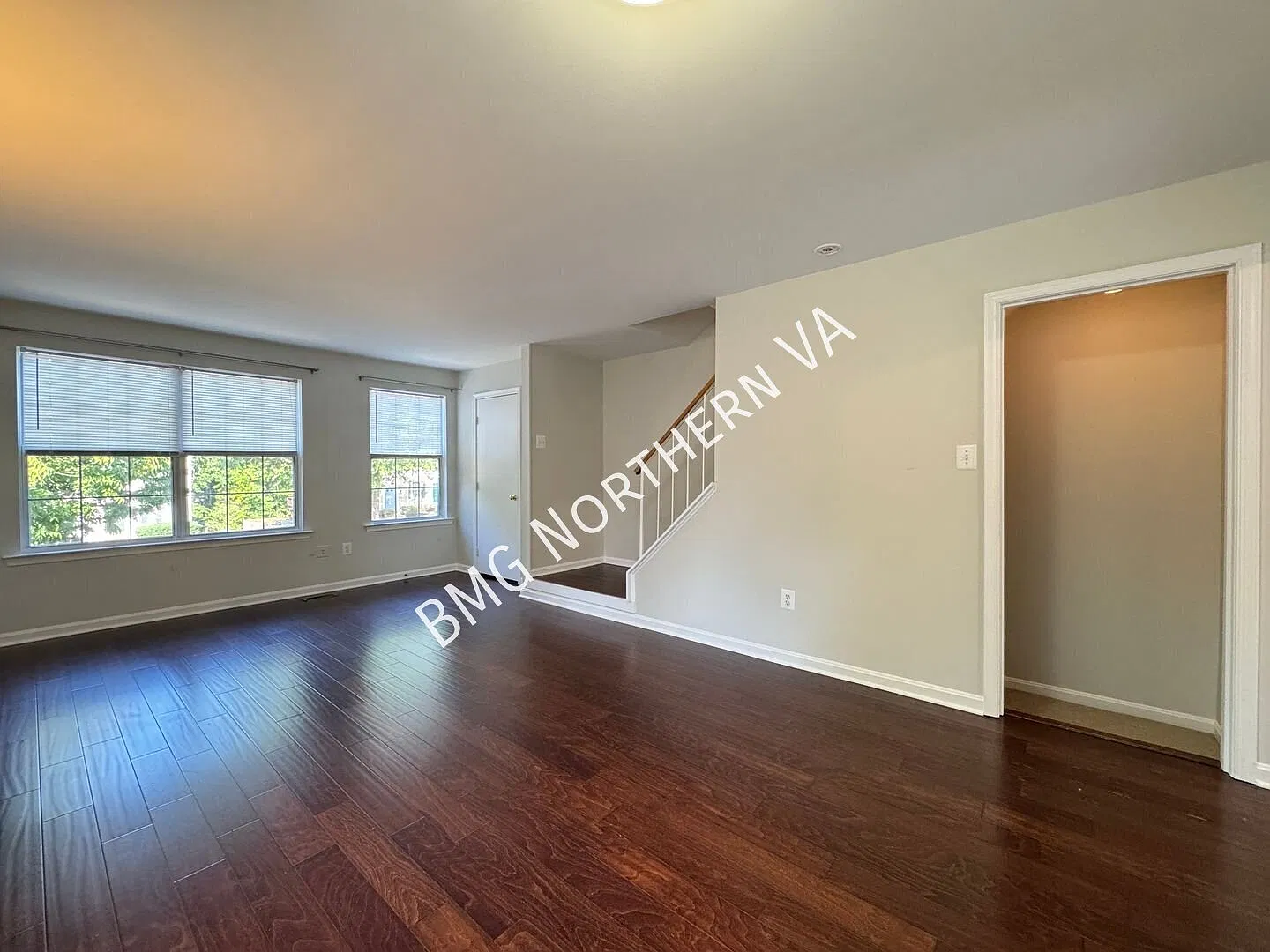 Beautiful 2BR/3BA Home in North Hart Run with Deck & Community Amenities — Photo 3