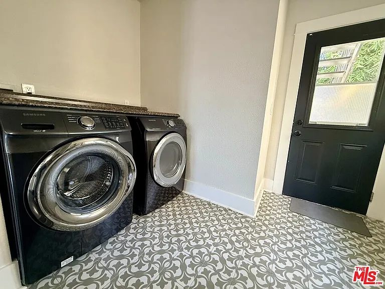 854 Serrano Pl — Photo 6