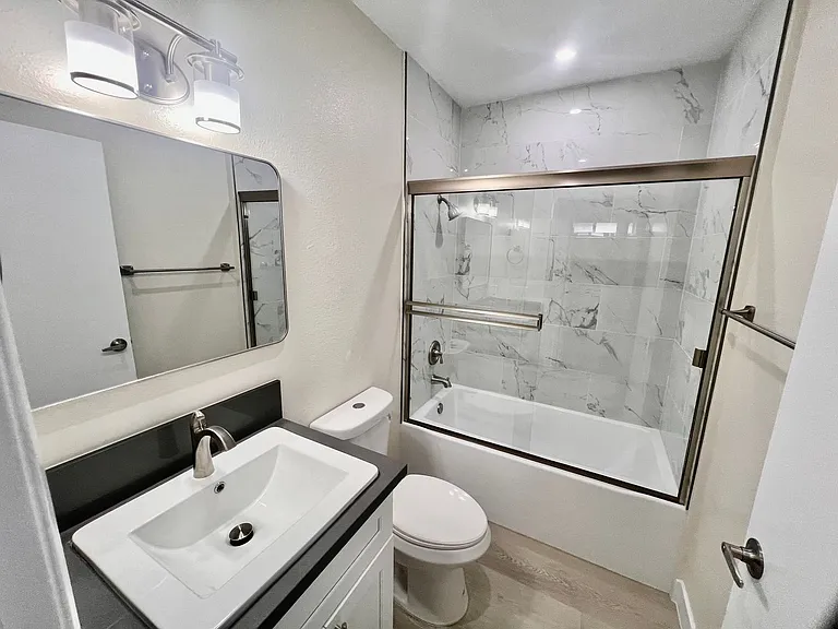 Foothill Apartments — Photo 16