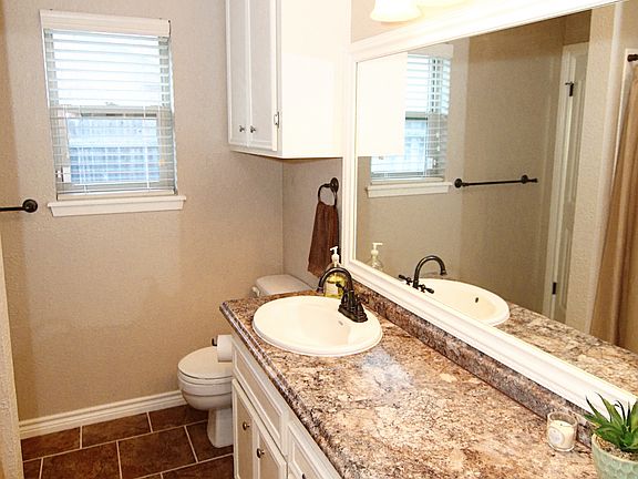 5th image of 2833 Lynbrook Dr