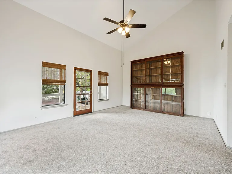 415 Albany St #F — Photo 10