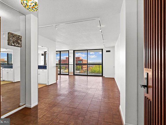 4th image of 400 Madison St APT 508