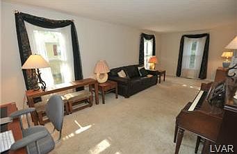 2nd image of 1525 Willowbrook Dr