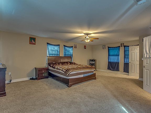 Huge master bedroom w/ bath