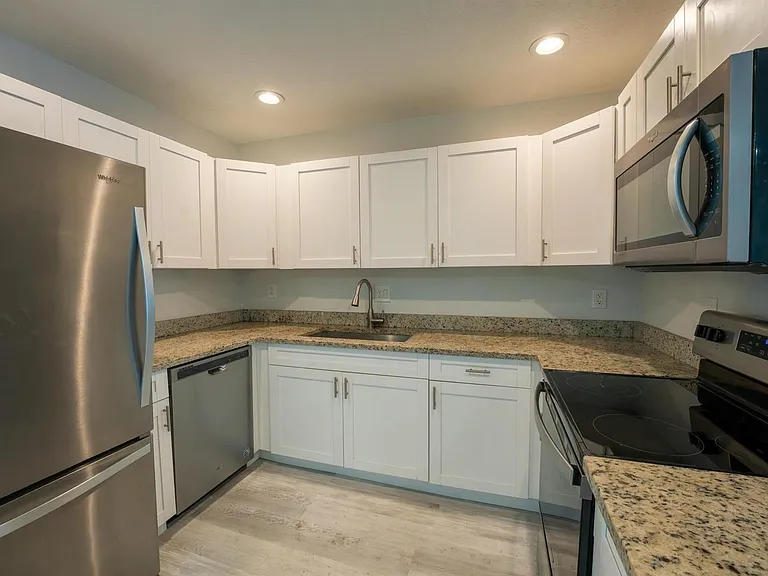 6231 Bay Club Dr #4 — Photo 3