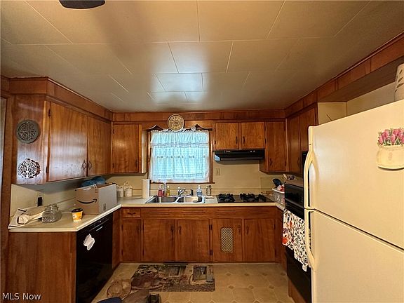 2nd image of 161 Champion Ave E