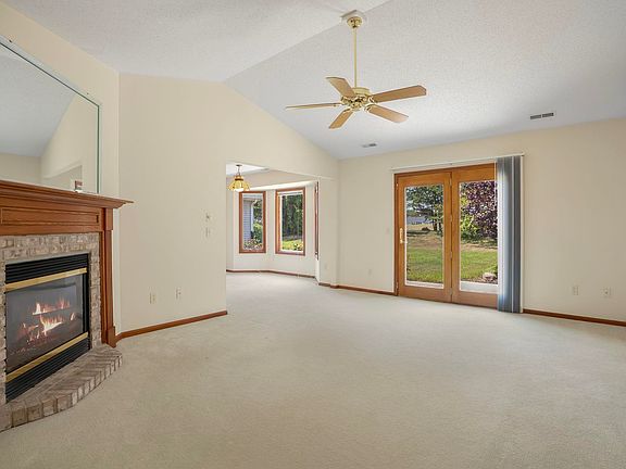5th image of 7225 Lismore Ln