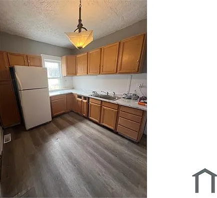 9823 Dickens Ave — Photo 3