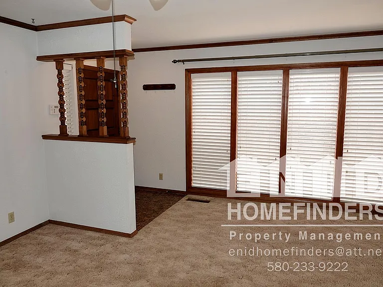 2117 Camelot Dr — Photo 4