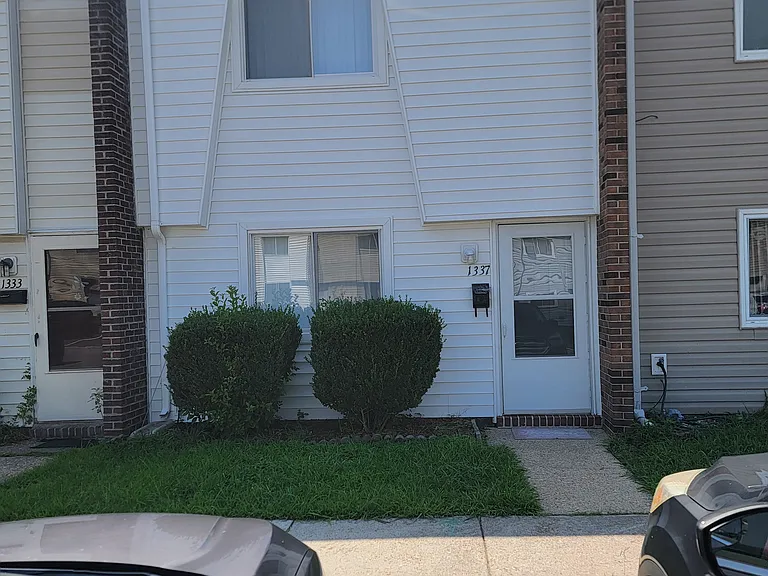 1337 Green Cedar Ln — Photo 1