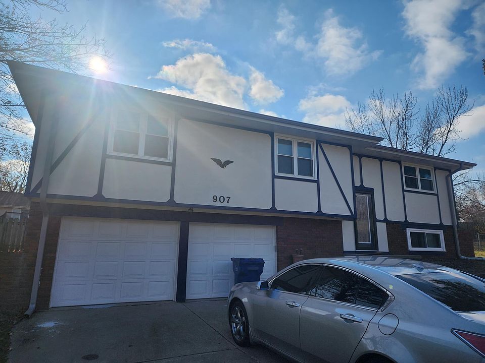 1st image of 907 Claudine Ave