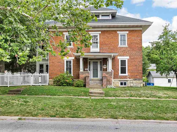 311 1st Ave NW, Mount Vernon, IA 52314