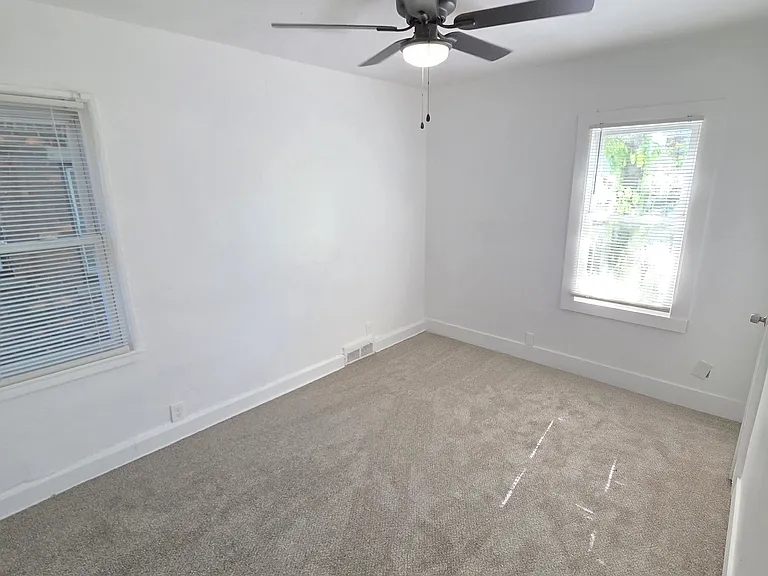 15757 Strathmoor St — Photo 12