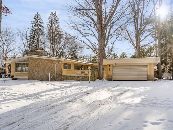 4911 Sturgeon Creek Pkwy, Midland, MI 48640