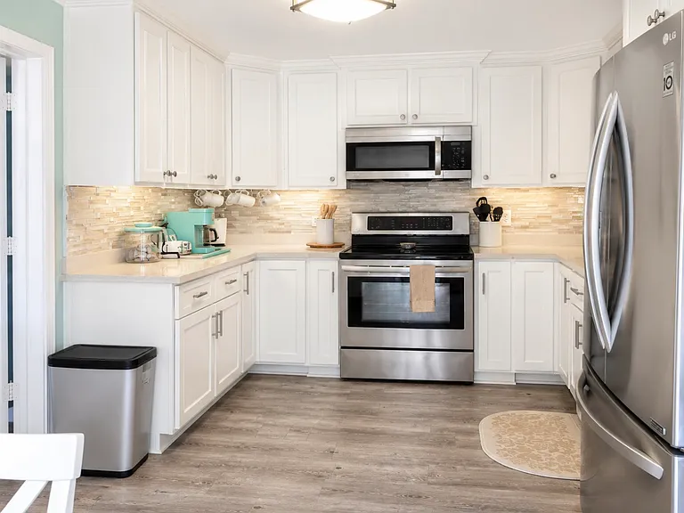 51 Sandra Dr — Photo 2