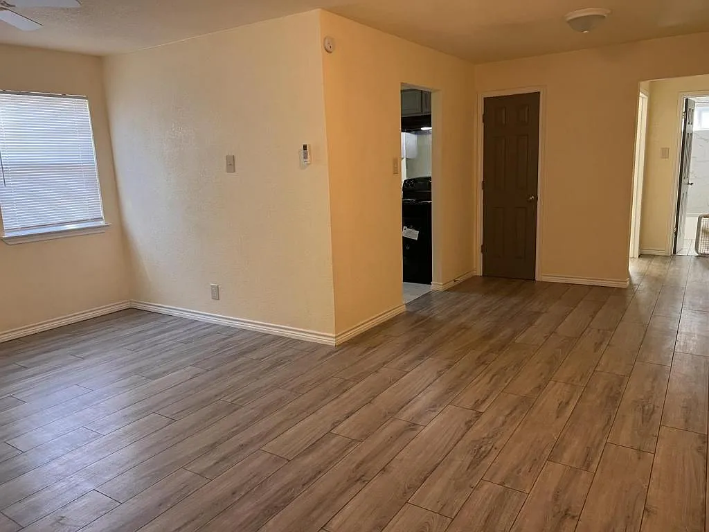 922 Wells St — Photo 4