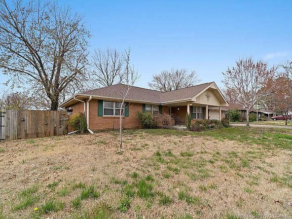 2nd image of 1501 N Choctaw Pl