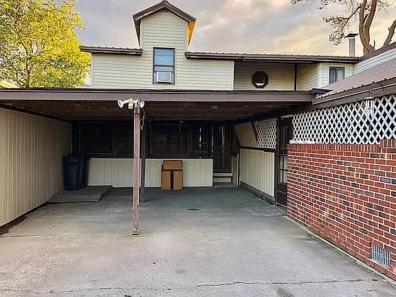 8196 Seahorse Dr — exterior photo
