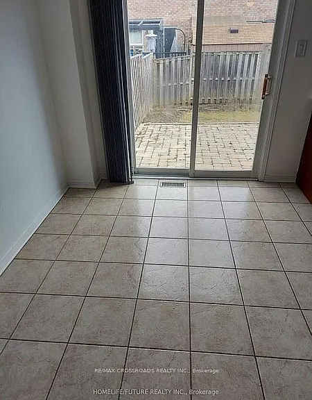 3226 Raindance Cres — Photo 8