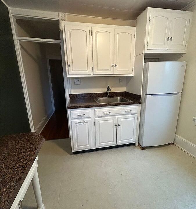 1st image of 556 N Plum St APT 2