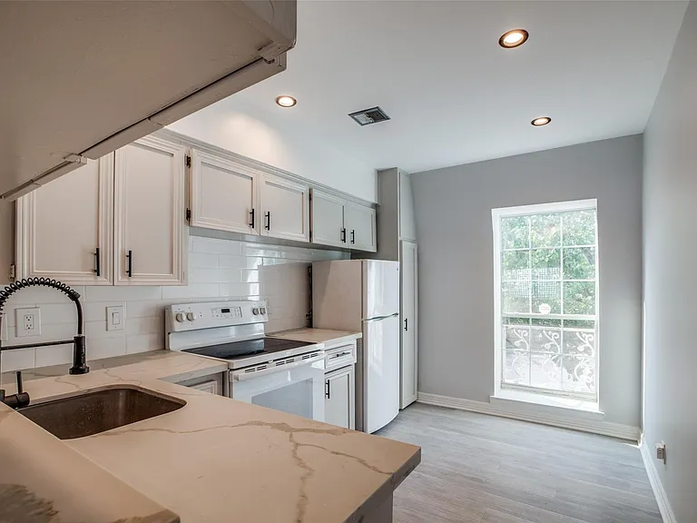 9025 Rue Cambon St #66 — Photo 12