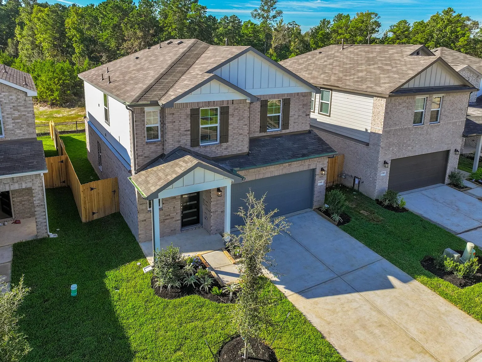4 bed, 2.5 bath, $2,400 — Photo 1
