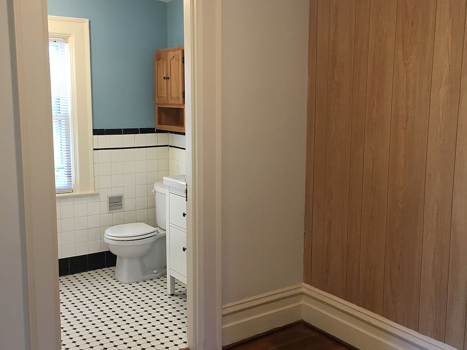 Not actual unit - Photo from another unit in the same building.