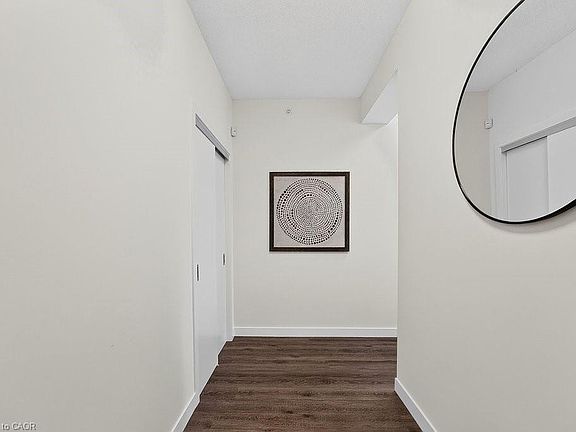 4th image of 2081 Fairview St #707
