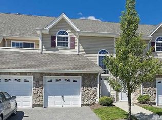 152 Christine Dr, Dix Hills, NY