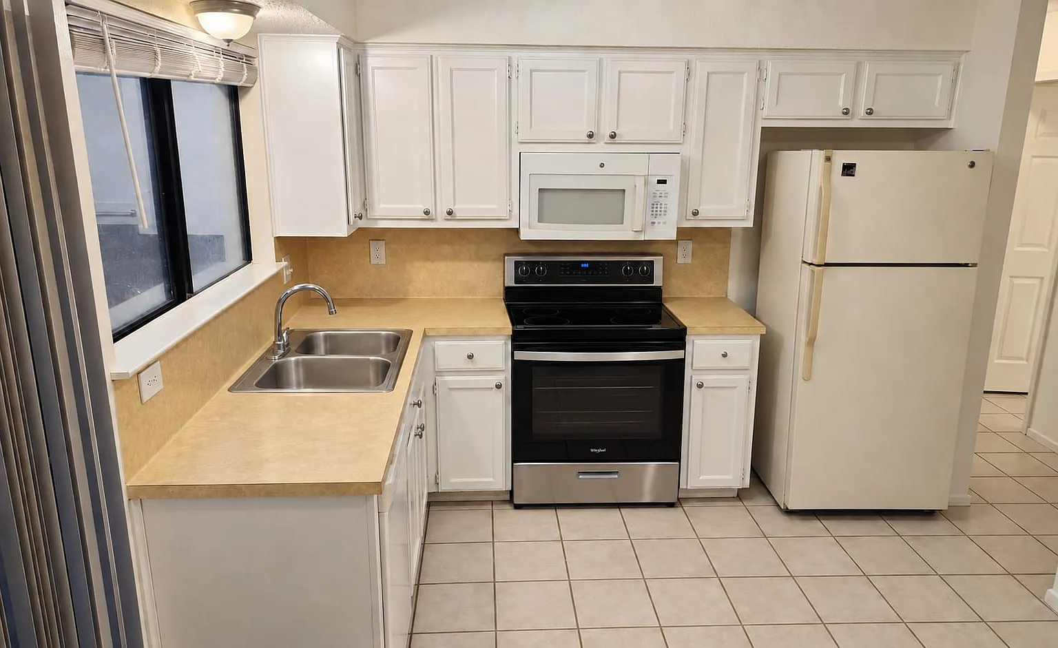 2 bed, 1.5 bath, 1000 sqft, $1,400 — Photo 4