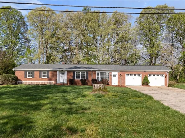 1104 Tommys Lake Rd, Winston Salem, NC 27105