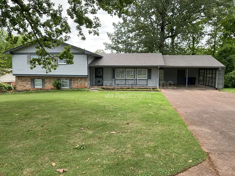 1918 Hermitage Dr — Photo 1
