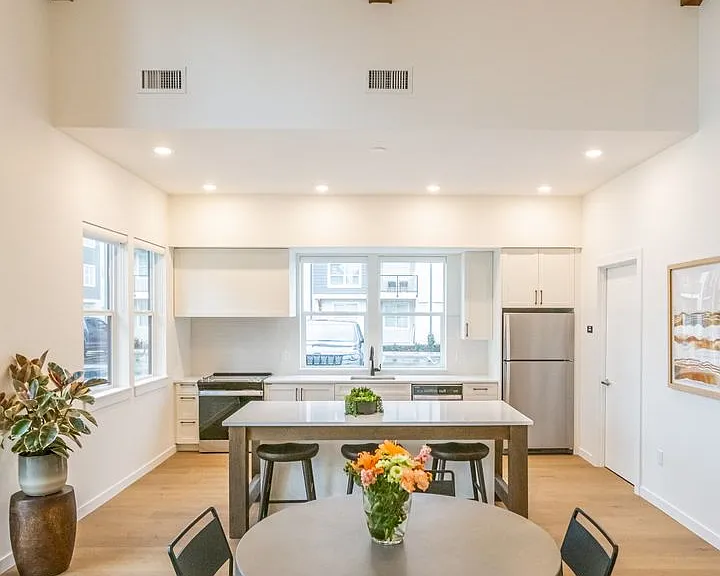 Pacific Valley Apartments — Photo 44