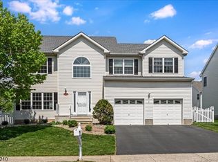 30 Murphy Dr, Bridgewater, NJ 08807