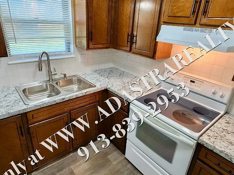 715 6th Ave — Photo 7