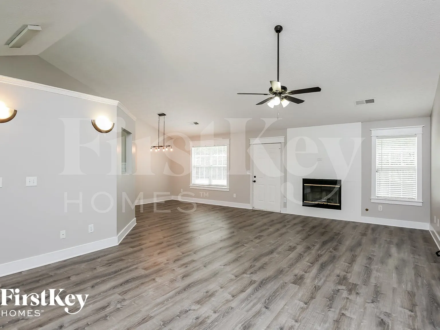 4 bed, 2.0 bath, 1908 sqft, $2,555 — Photo 4