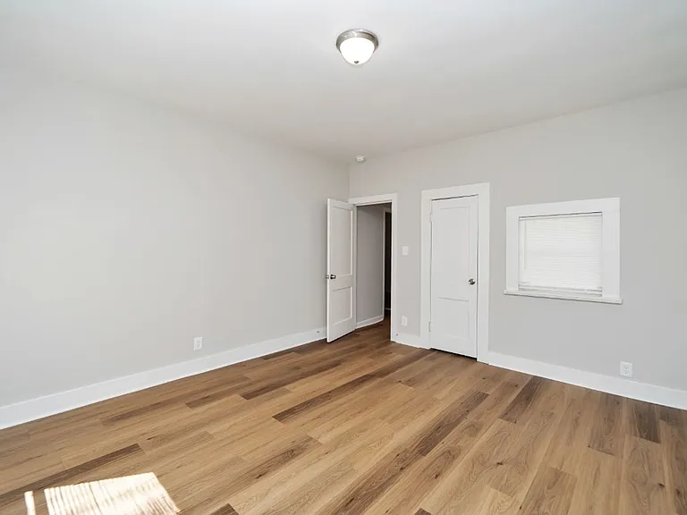 419 Gladys St — Photo 9